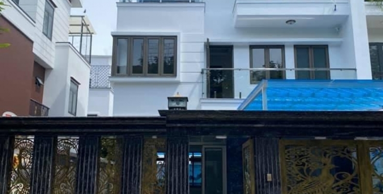 Cửa kính ban công: hướng nào hút lộc, hướng nào nên tránh?